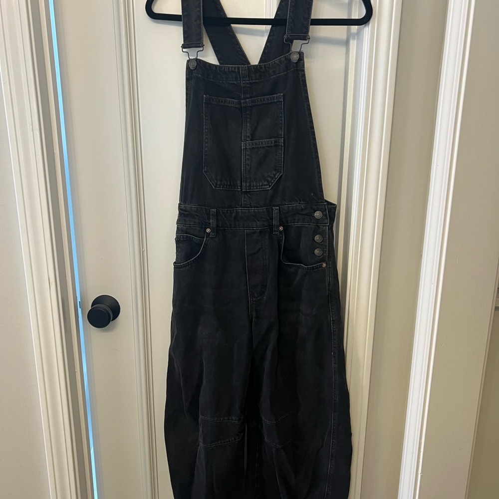 Free people good luck barrel overalls black size SMALL SHORT - Picture 4 of 7